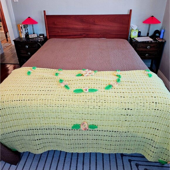 Vintage Crochet Yellow Floral Blanket Topper 70 x 80 Handmade Afghan & Flowers - Picture 7 of 13